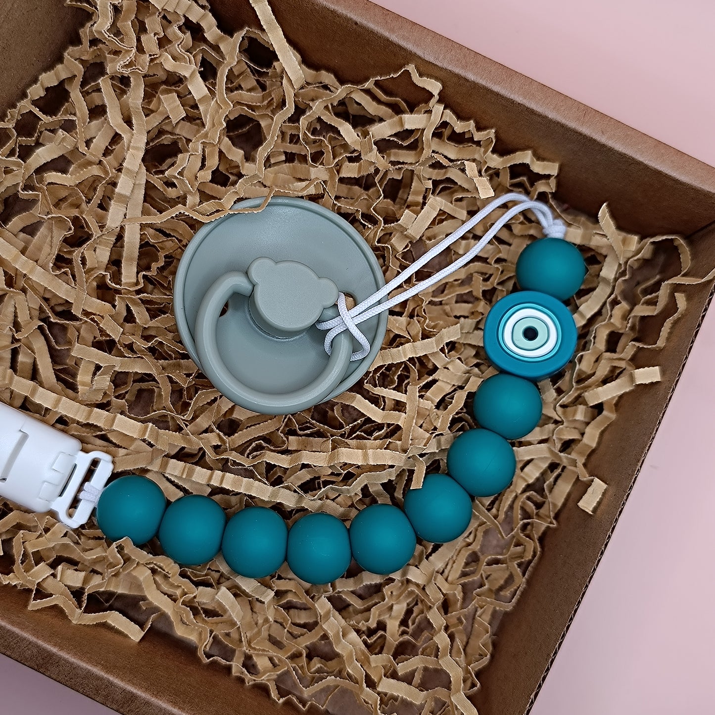 Mini gift box with eye clip