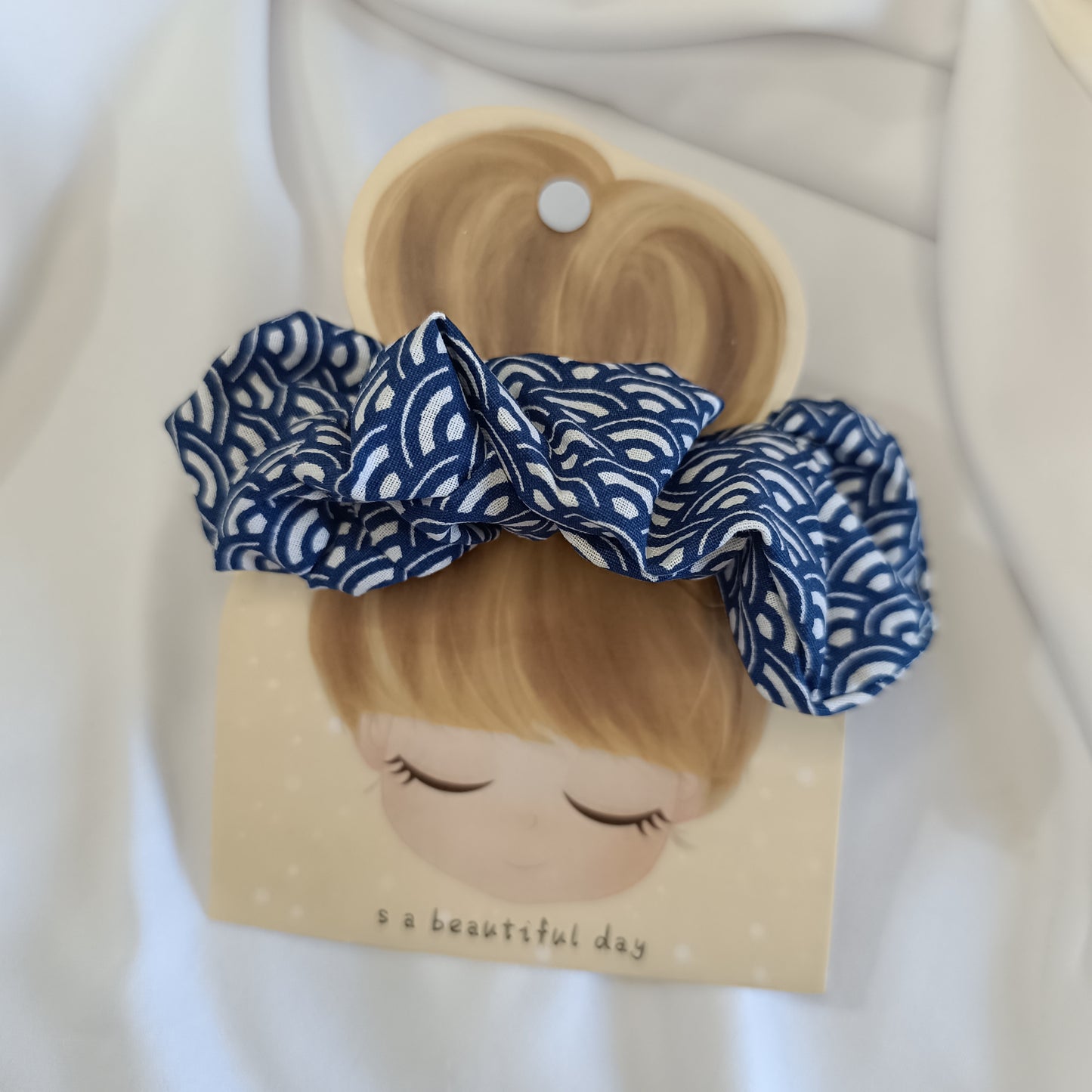 Kyklades scrunchie